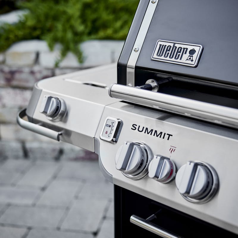 Summit® FS38 Gas Barbecue Black (LPG) | Gas BBQs NZ | Weber NZ | BBQ | Outdoor Concepts