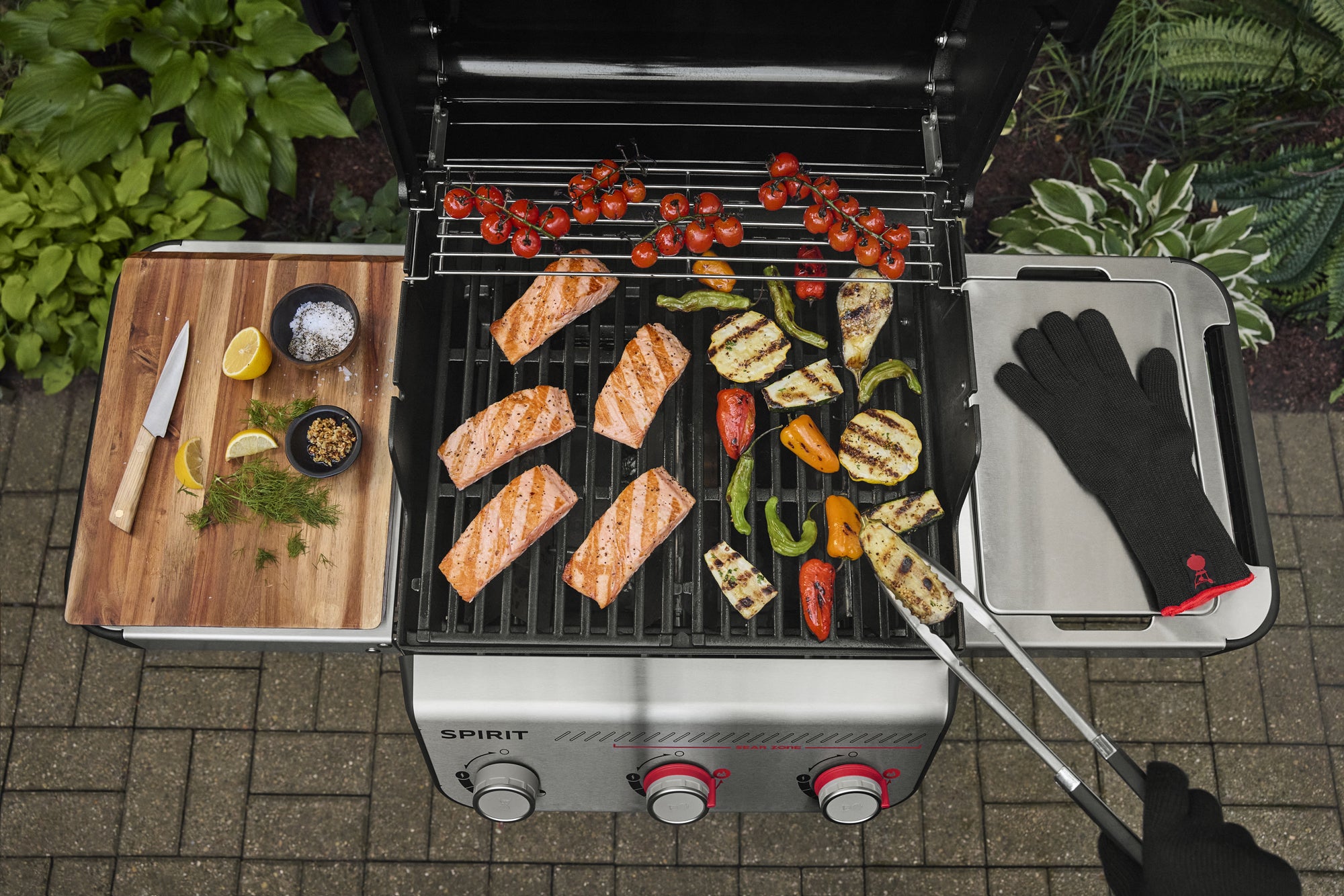 Weber® Spirit® E-425 4-Burner Gas Barbecue (LPG) | Gas BBQs NZ | Weber NZ | 3 Burners,BBQ,Gas,Gas BBQ | Outdoor Concepts