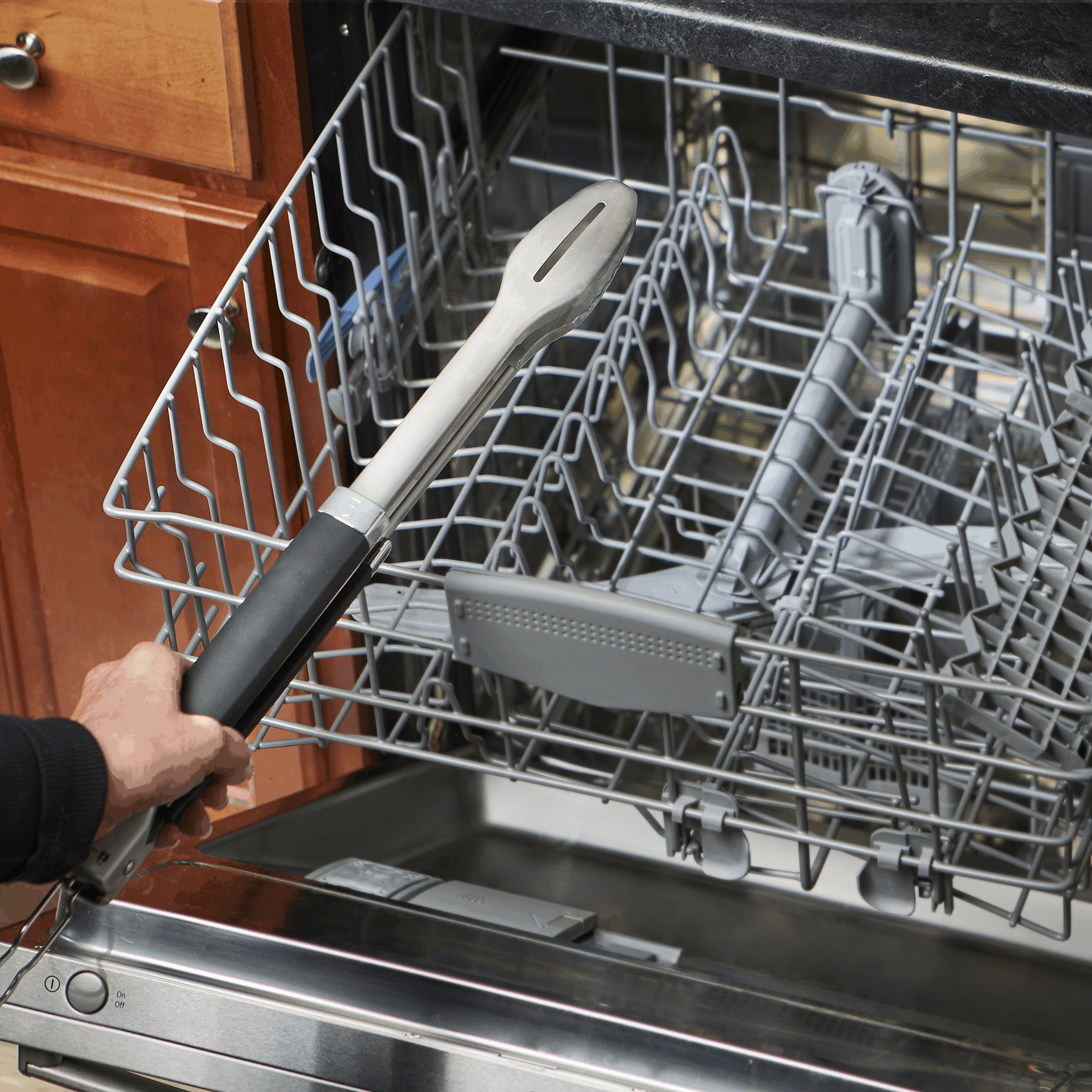 Weber Precision Grill Tongs | BBQs Accessories NZ | Weber NZ | Accessories,barbecue accessories,BBQ tongs,BBQ Tools,dishwasher safe tongs,locking tongs,precision grill tongs,stainless steel tongs,Weber grill tongs | Outdoor Concepts