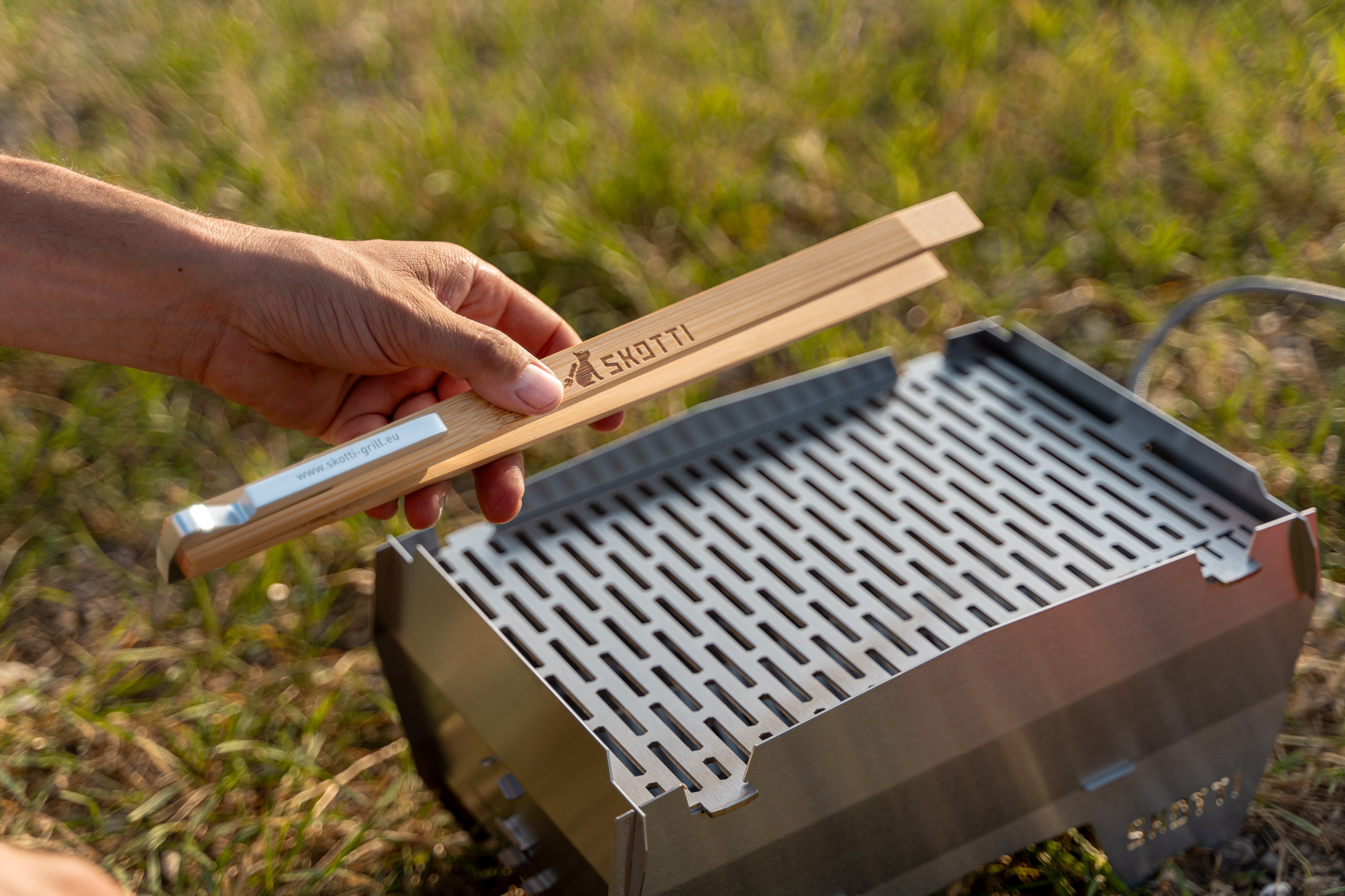 SKOTTI Tongs | Gas BBQs NZ | Skotti NZ | BBQ Accessories,Gas BBQ | Outdoor Concepts
