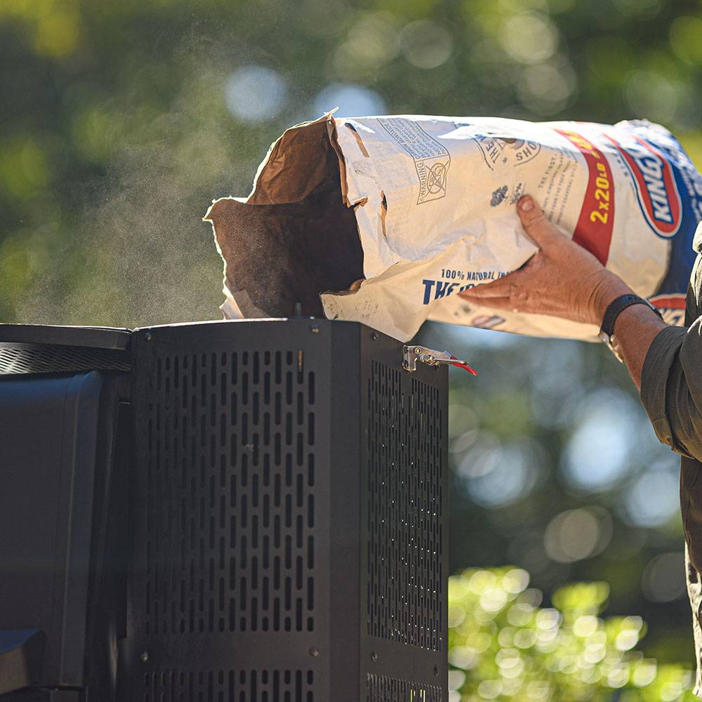 Masterbuilt Gravity Series™ 560 Charcoal Grill + Smoker | Smokers & Charcoal BBQs NZ | Masterbuilt NZ | Charcoal,Smokers | Outdoor Concepts