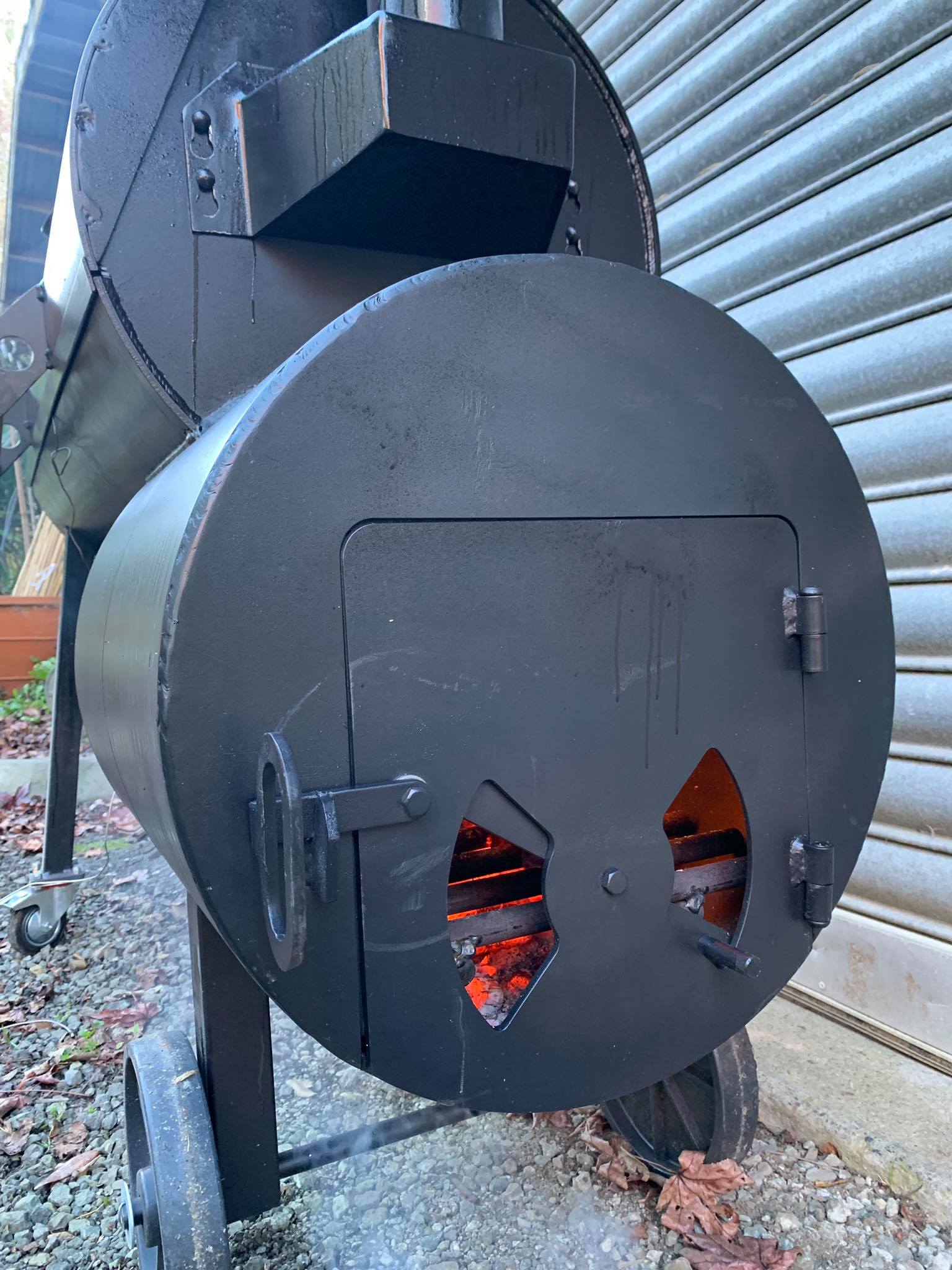 Iron Train 1200 Reverse Flow Offset Smoker | BBQ Smokers NZ | Iron Train NZ | Smokers | Outdoor Concepts