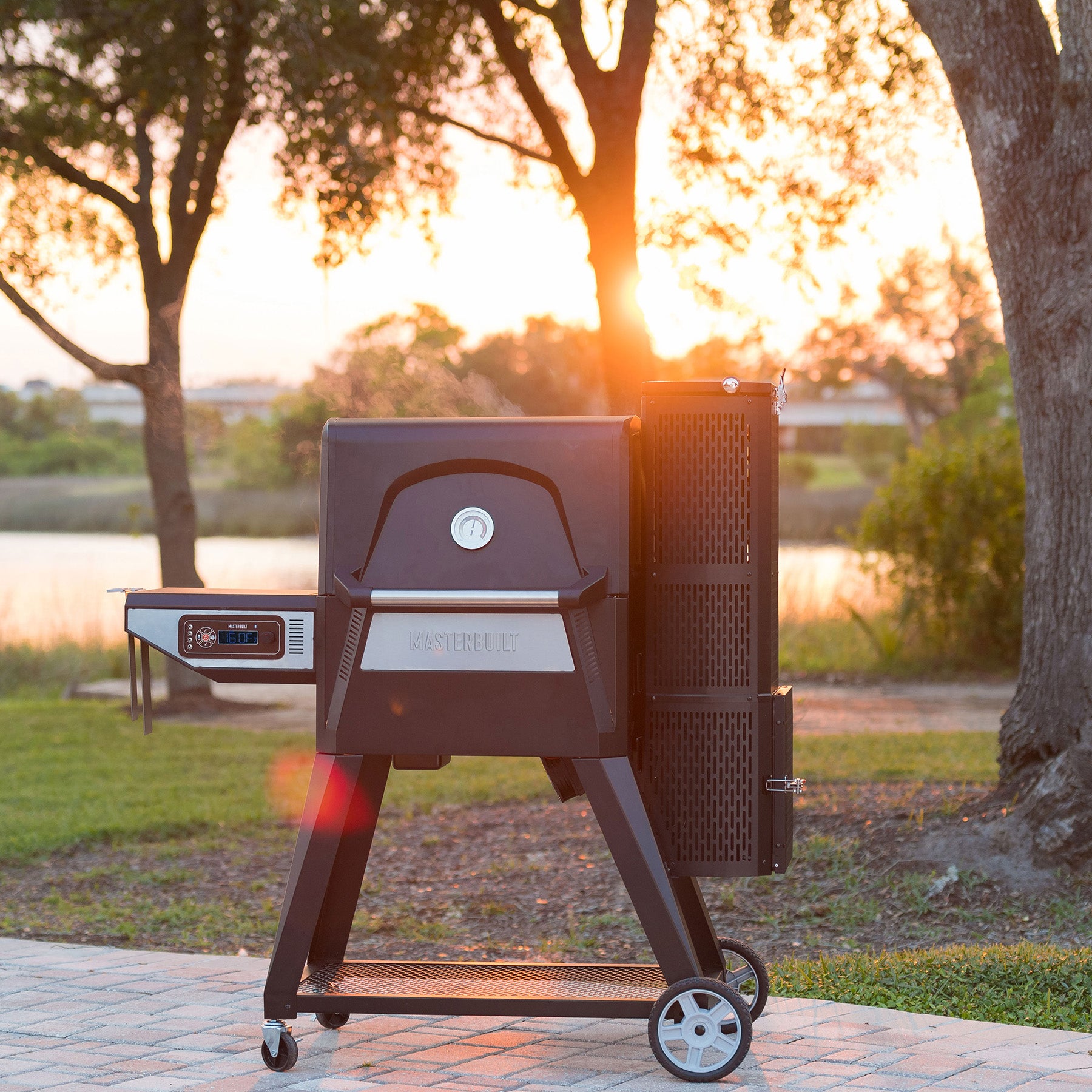 Masterbuilt Gravity Series™ 560 Charcoal Grill + Smoker | Smokers & Charcoal BBQs NZ | Masterbuilt NZ | Charcoal,Smokers | Outdoor Concepts