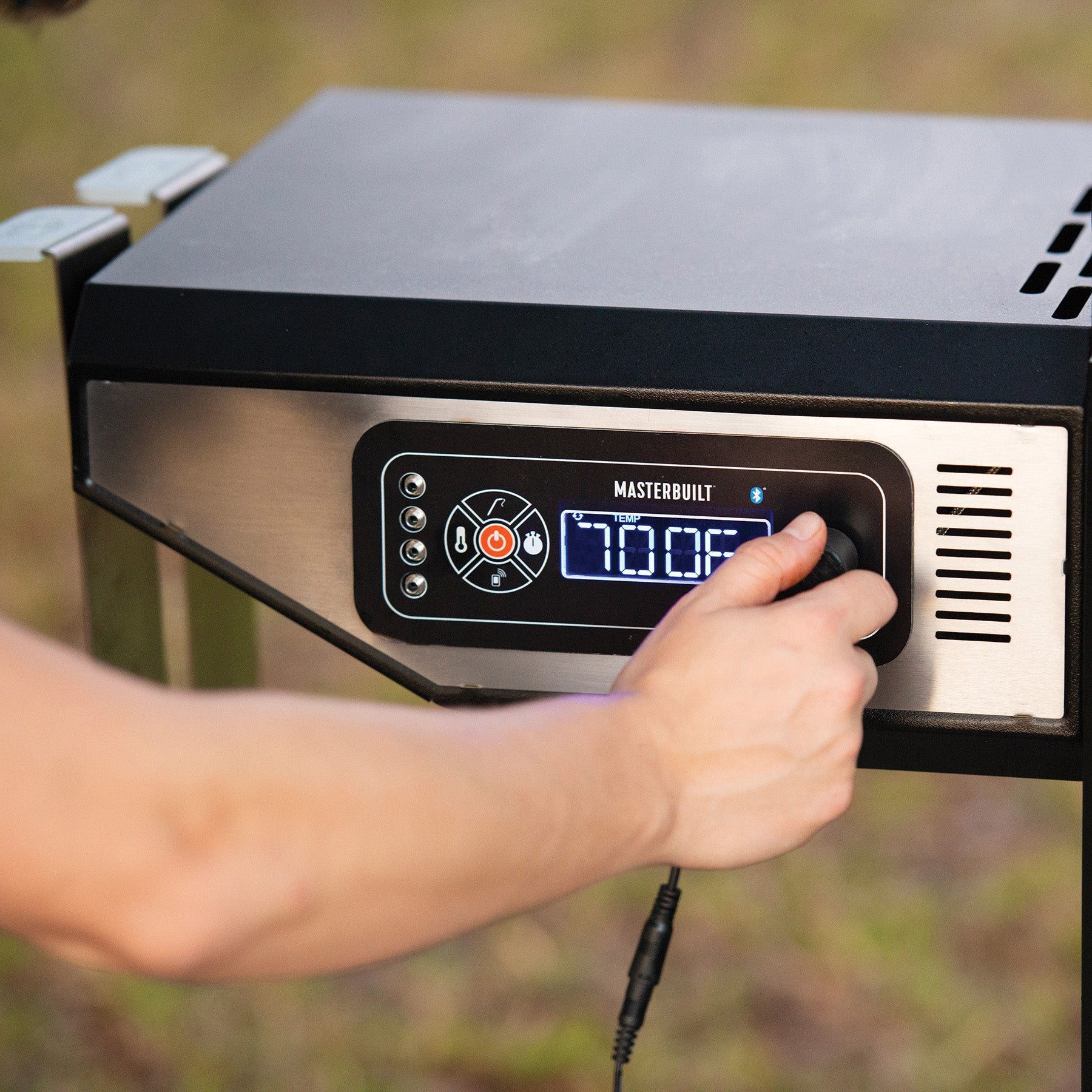 Masterbuilt Gravity Series™ 560 Charcoal Grill + Smoker | Smokers & Charcoal BBQs NZ | Masterbuilt NZ | Charcoal,Smokers | Outdoor Concepts