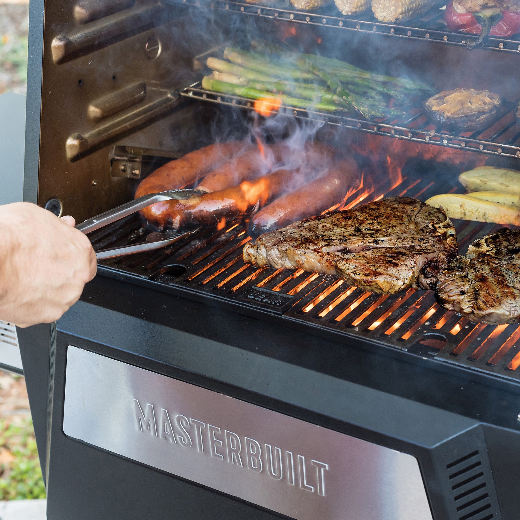 Masterbuilt Gravity Series™ 560 Charcoal Grill + Smoker | Smokers & Charcoal BBQs NZ | Masterbuilt NZ | Charcoal,Smokers | Outdoor Concepts