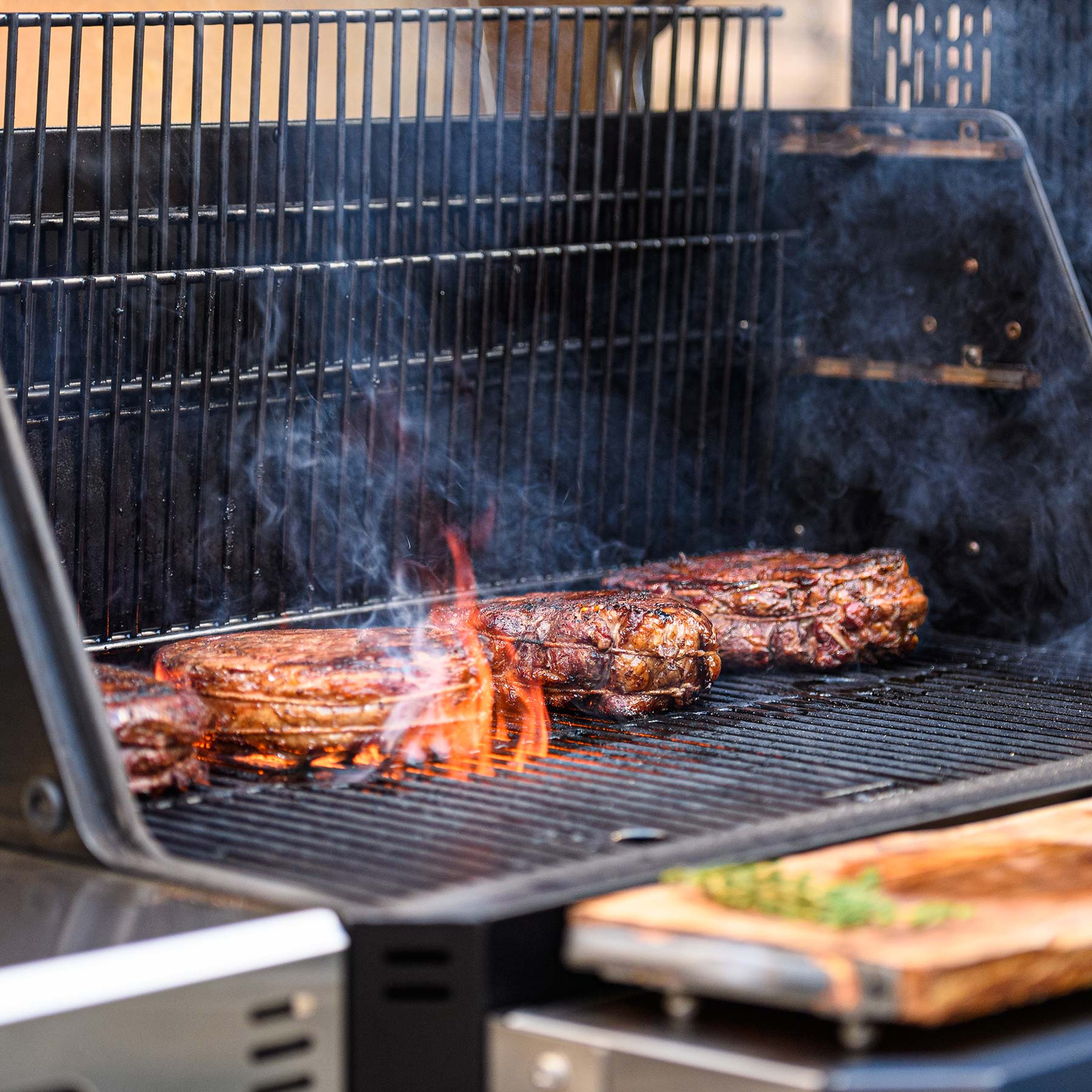 Masterbuilt Gravity Series™ 1050 Digital Charcoal Grill & Smoker | Smokers & Charcoal BBQs NZ | Masterbuilt NZ | Charcoal,Smokers | Outdoor Concepts