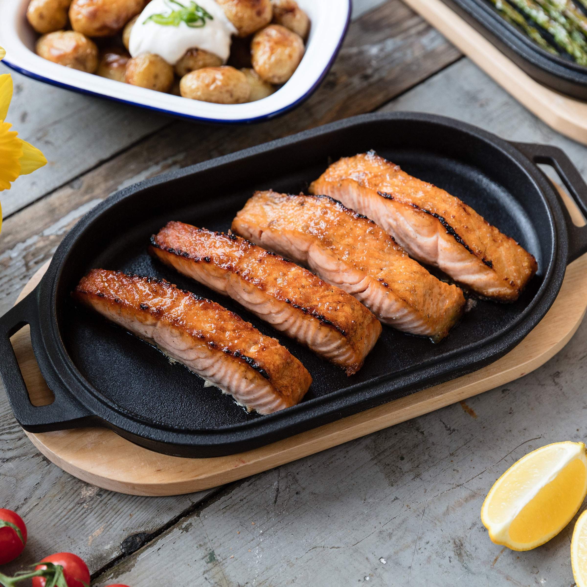 Ooni Cast Iron Sizzler Pan w/wooden Base | Accessories NZ | Ooni NZ | Accessories,cooking surface,Pizza Oven Accessories | Outdoor Concepts