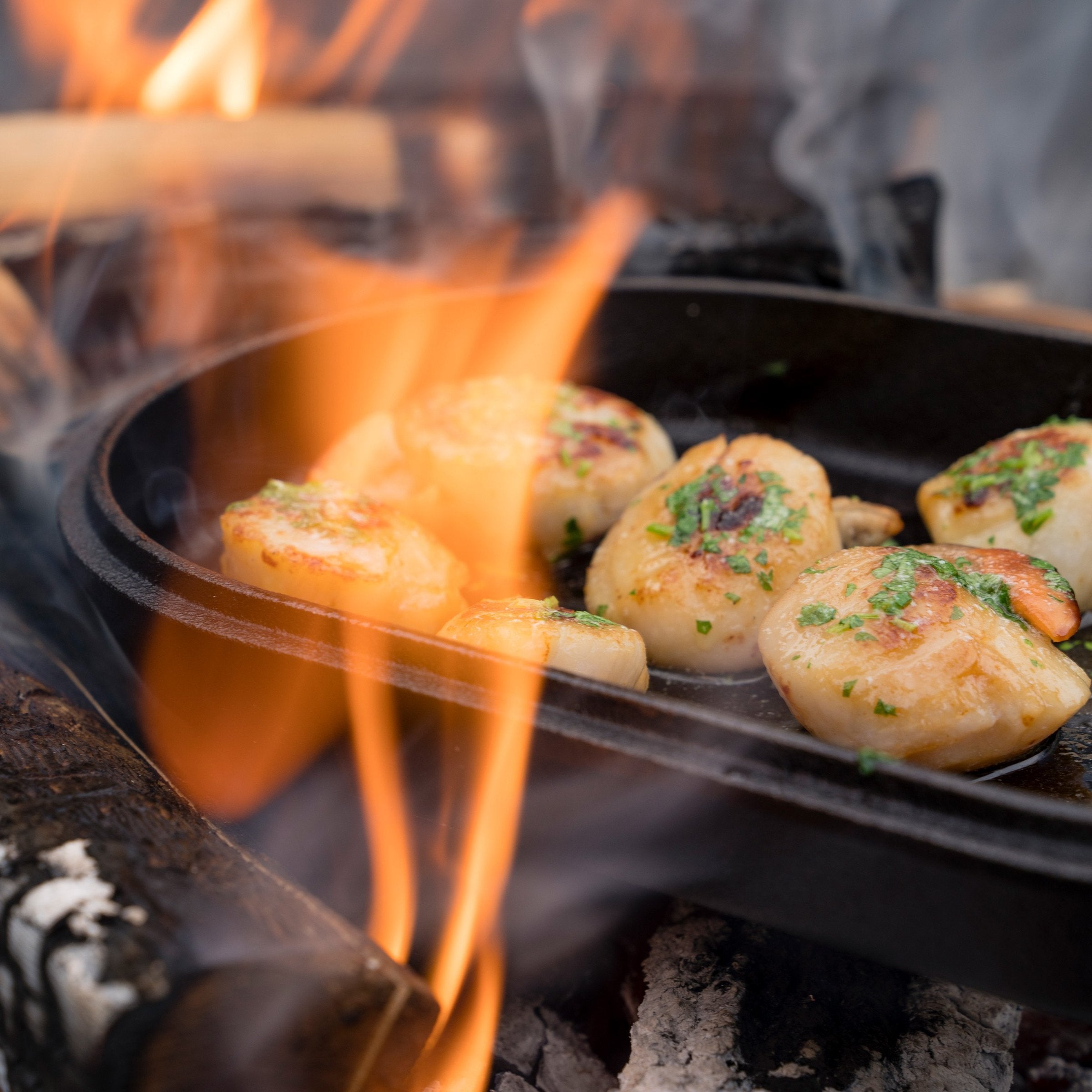Ooni Cast Iron Sizzler Pan w/wooden Base | Accessories NZ | Ooni NZ | Accessories,cooking surface,Pizza Oven Accessories | Outdoor Concepts