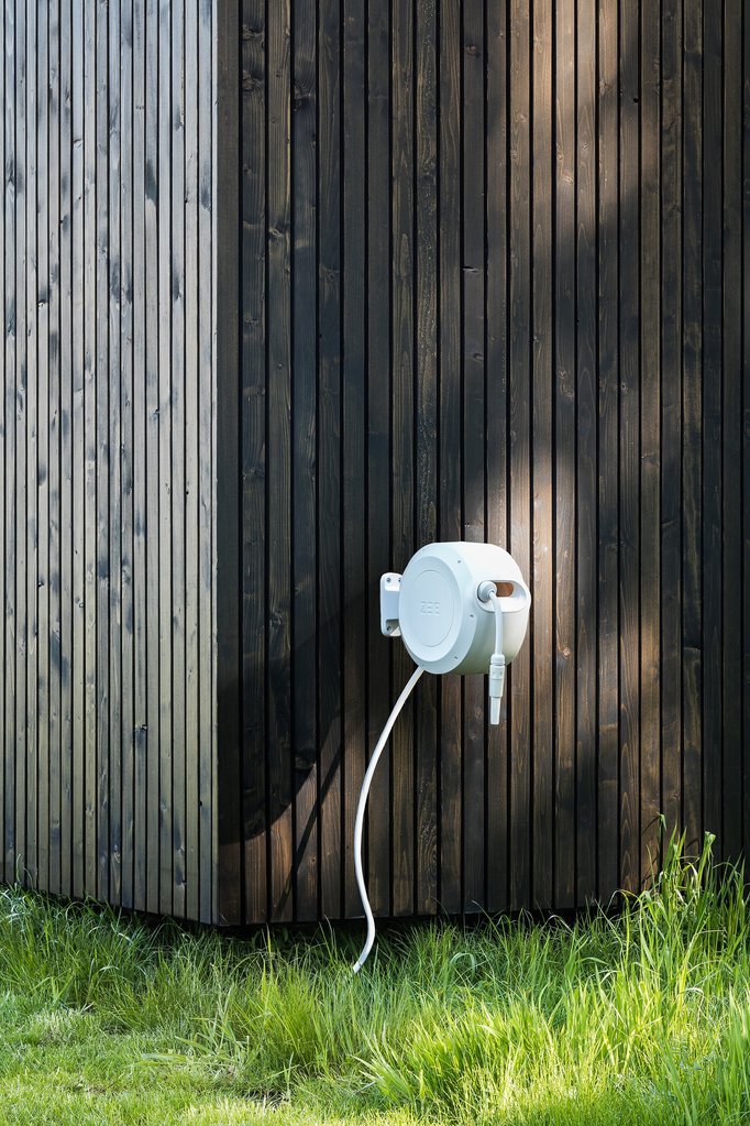 ZEE® Mirtoon Hose Reel 10m White | Garden NZ | Zee Design NZ | Garden | Outdoor Concepts