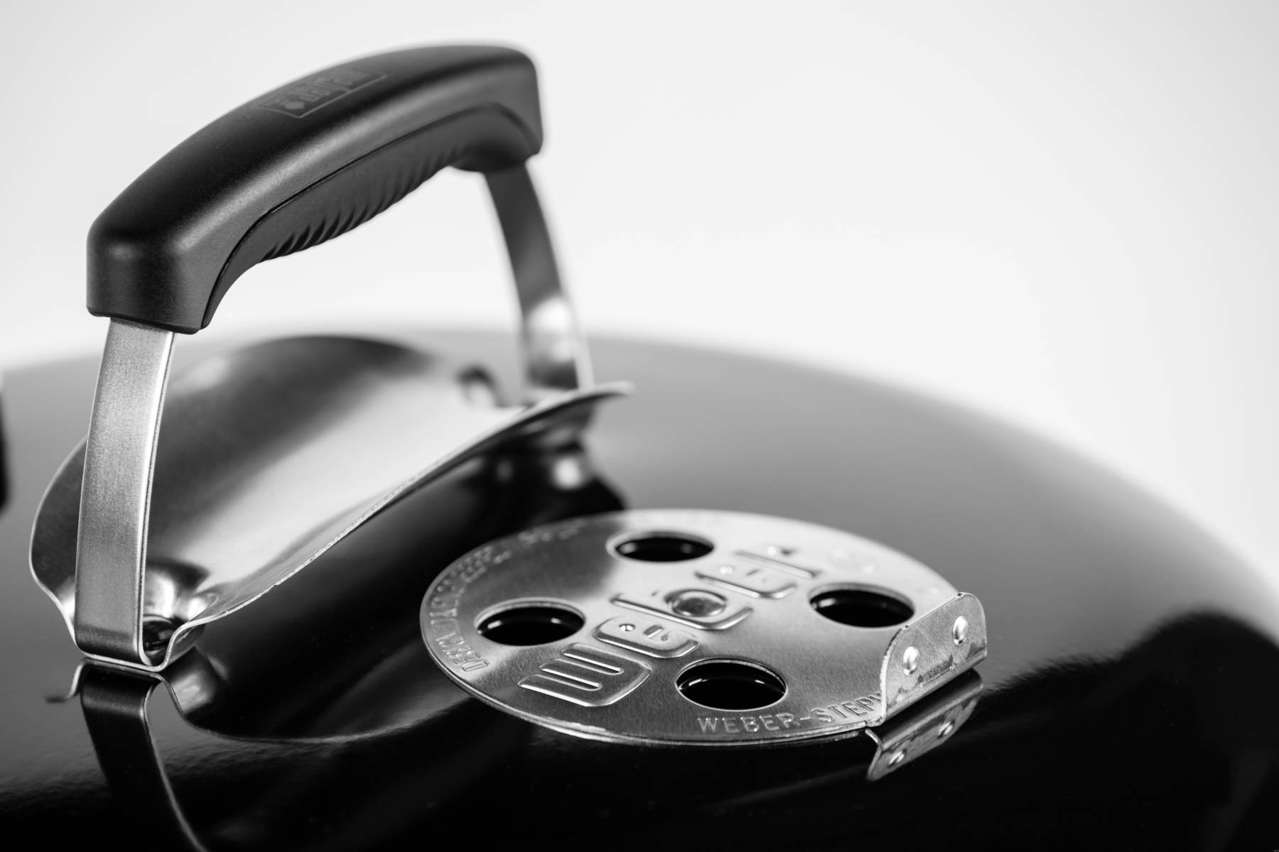 Weber 57cm Original Premium Kettle | Charcoal BBQs NZ | Weber NZ | Charcoal | Outdoor Concepts