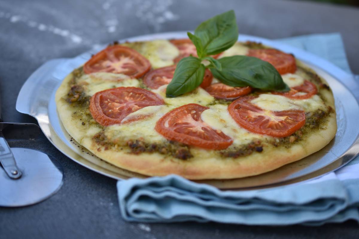 Weber Easy-Serve Pizza Tray | BBQ Hotplates, Griddles, Racks & Baskets NZ | Weber NZ | Accessories,BBQ Accessories,cooking surface | Outdoor Concepts